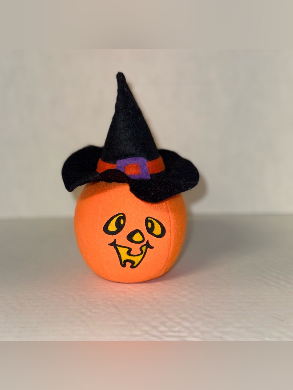 Vintage Russ Berrie Halloween Jack-O-Lantern pumpkin plush 6in